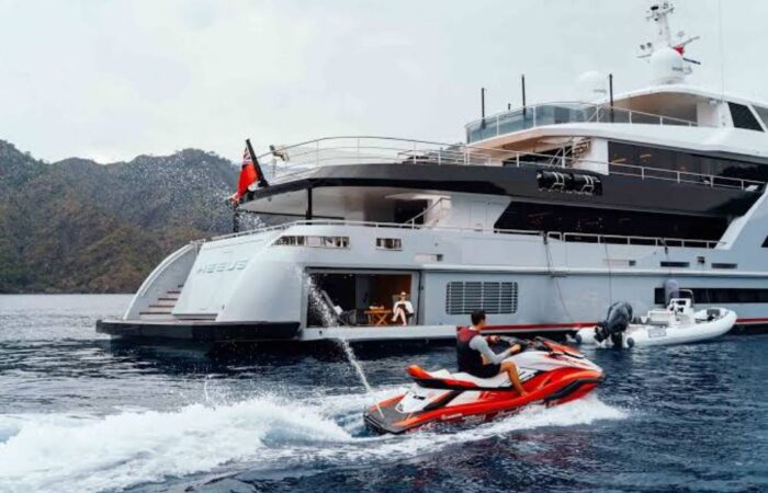 Luxury Yachts & Jets Luxury Yachts & Jets
